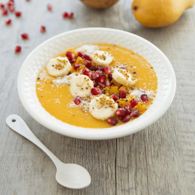 Mango en kokosnoot smoothie bowl